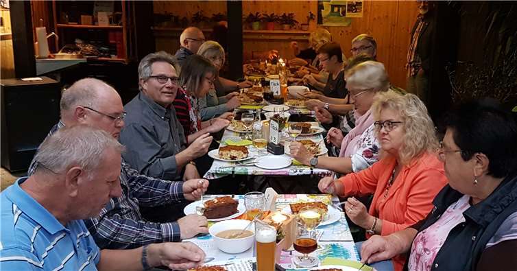 Der VDK-Ortsverband Oberbieber kam im Gasthaus „Zur Aubach“ zum Döbbekooche-Essen zusammen. Foto: privat