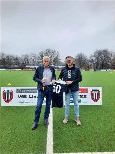 Der VFB Linz gratulierte Kurt Pape zu seinem Jubiläum. Foto: VfB Linz