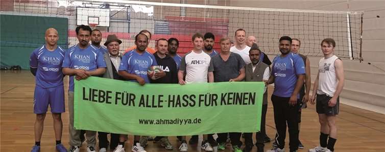 Der VFC Karthause Koblenz und die Ahmadiyya-Volleyballmannschaft Koblenz organisierten ein Volleyball-Integrationsspiel.privat