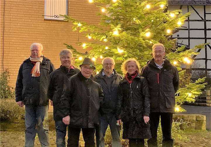 Der VVA freut sich dass der Weihnachtsbaum nun an einem neuen Standort steht. Foto: privat