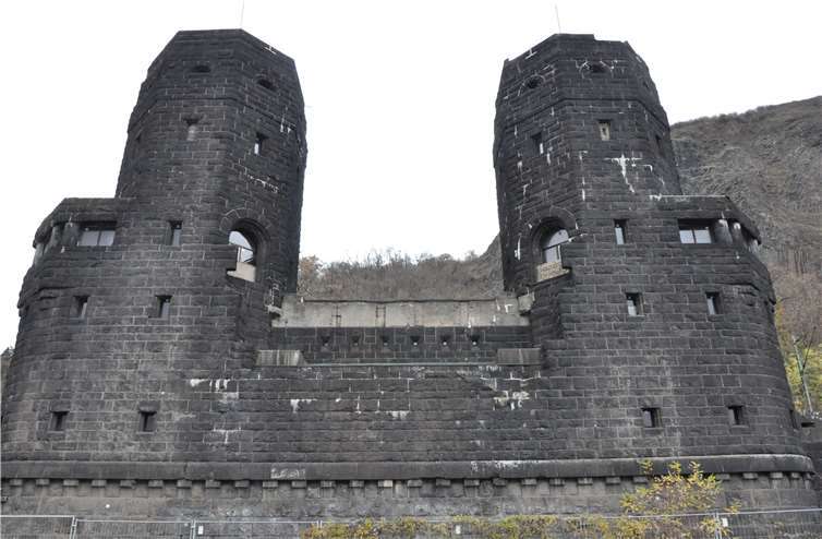 Der VdK-Kreisverband ist sich einig, dass die Brückentürme erhalten bleiben müssen. Privat