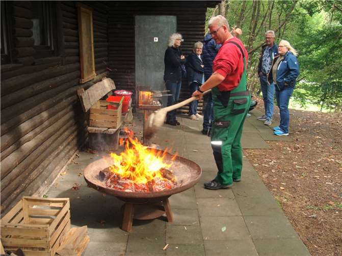 Der VdK-Ortsverband Straßenhaus hatte zum diesjährigen Herbstgrillen in die Hümmericher Grillhütte eingeladen. Foto: privat