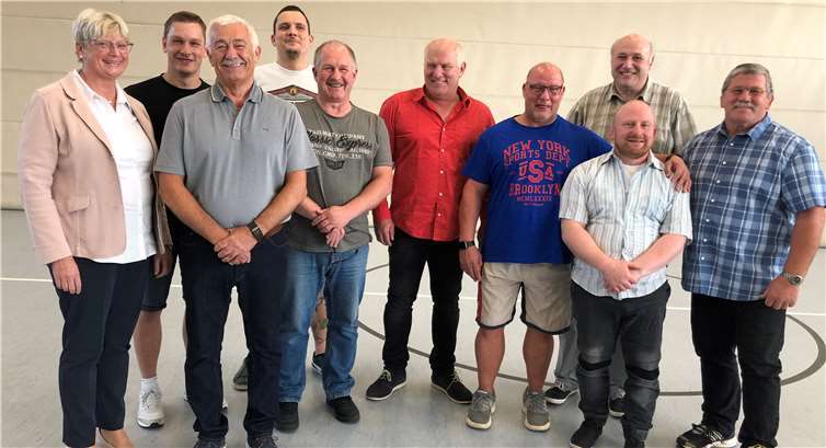 Der Verbandsvorstand: Sonja Stamm, Markus Peifer, Walter Pangsy, Enrico Wahl, Udo Grieß, Thomas Ferdinand, Volker Adam, Oliver Eich, Dieter Junker und Karl-Heinu Helbing (v. l.). Es fehlen Jürgen Hoffmann und Silke Müller-Maaß.Foto: privat