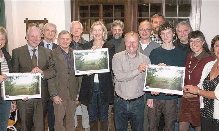 Der Verein „Kunst und Kultur in Wachtberg“ stellte im Ließemer Köllenhof den Wachtbergkalender für das Jahr 2014 vor. Foto: VJ
