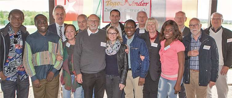 Der Verein „Togo-Kinder Zukunftschance“ feierte sein Sommerfest auf dem Sportplatz in Oberdrees und freute sich über Besuch aus dem westafrikanischen Partnerland. JOST
