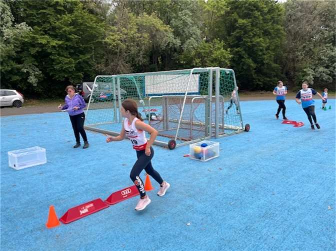 Der Verein beteiligte sich mit drei Teams über die fünf Stationen und es war im Rahmen des regulären Trainings für die 20 Kinder eine sehr gute Erfahrung um verschiedenste allgemeine koordinative Fähigkeiten wie Geschicklichkeit, Beweglichkeit uw. auszutesten. Foto: privat