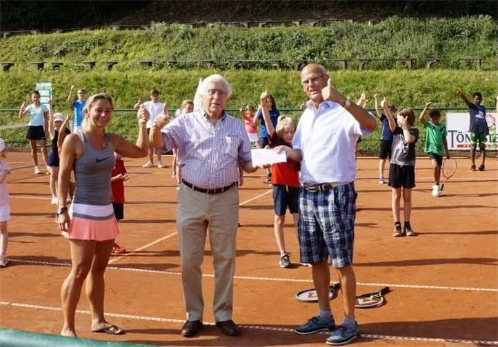 Der Verein freut sich über eine großzügige Spende.