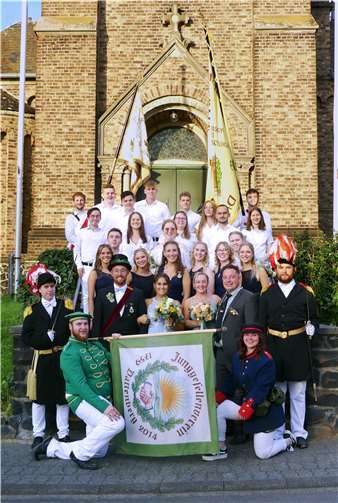 Der Verein mit dem Königspaar.