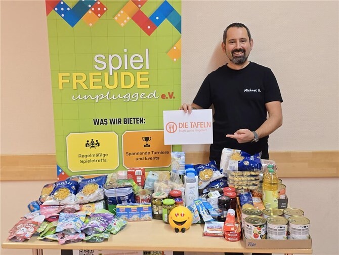 Der Verein spielFreude unplugged e.V. sammelte zahlreiche Spenden für die Tafel.  Foto: Michael Prangenberg
