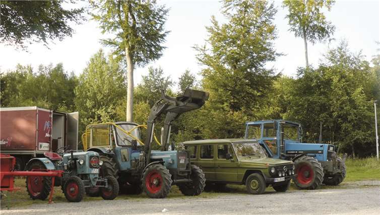 Der Verein war mit einigen Traktoren und einem Mercedes „G“ Geländewagen dabei.Privat