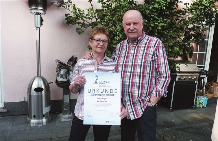 Der Vereinsgründer und 1. Vorsitzende Bernd Neitzert sowie seine Ehefrau Jutta freuen sich ebenso wie alle Vereinsmitglieder über die Auszeichnung durch die Volksbank RheinAhrEifel eG mit dem „Zukunftspreis Heimat“.