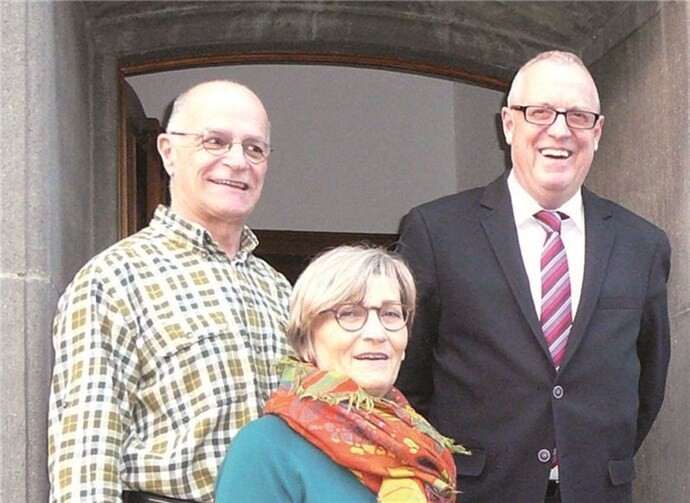 Der Vereinsvorsitzende von Frauenwürde, Hanspeter Schladt, bedankte sich bei Fredi Winter für sein Interesse und die Bereitschaft zur Unterstützung.privat