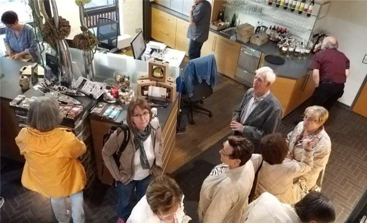 Der Verkaufsraum der Brennerei Birkenhof lud zum Stöbern ein. Fotos: Kirchenchor St. Martin Bassenheim