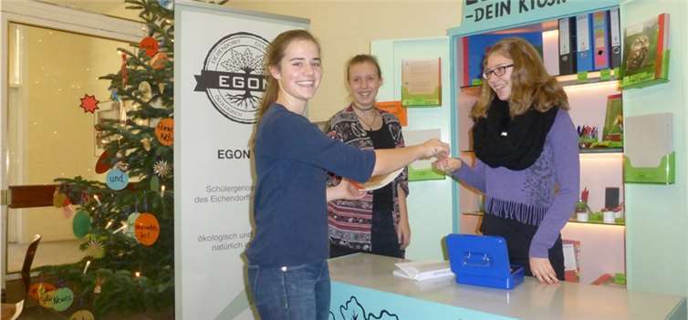 Der Verkaufsstand der EGON-Schülergenossenschaft. Hansjörg Schütz