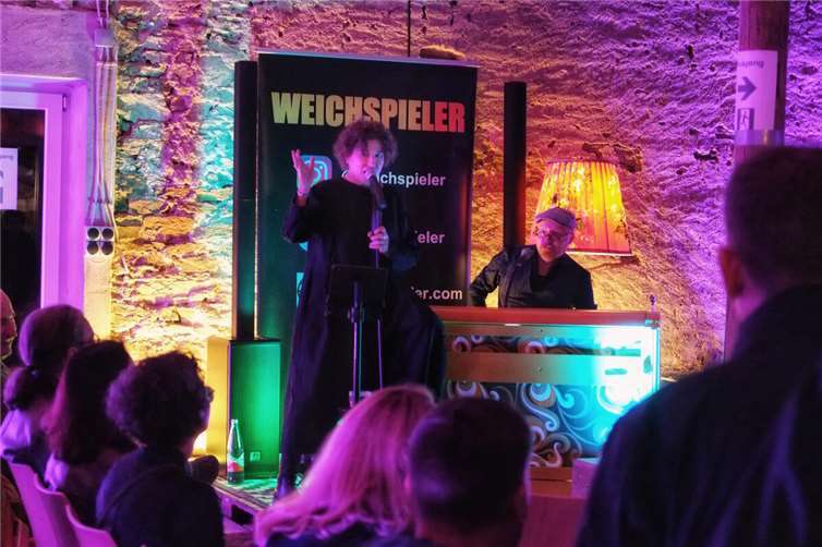 Scheune wurde zum Mittelpunkt im Dorf Der Verkehrs- und Verschönerungsverein Kell e.V. hatte zu einem Scheunenkonzert eingeladen und zahlreiche Gäste, auch aus den umliegenden Orten, waren der Einladung gefolgt. Foto: privat