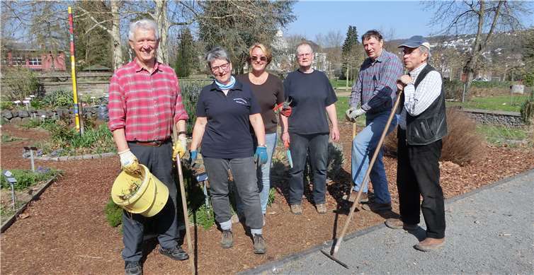 Der Verschönerungsverein mit (v.l.): Alwin Krause, Margot Lembke, Beate Reich, Ria Schaaij, Rolf Lembke und Claus Dreesbach.Foto: Verschönerungsverein