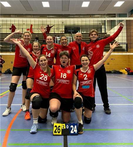 Der VfB Polch darf sich nun Bezirksligameister der Saison 2023/2024 nennen.  Foto: Paul Dießner