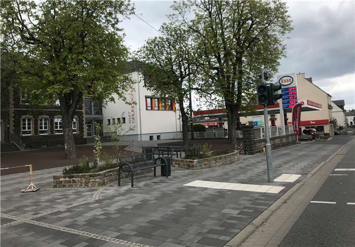 Der Vorplatz der Schule.Fotos: privat