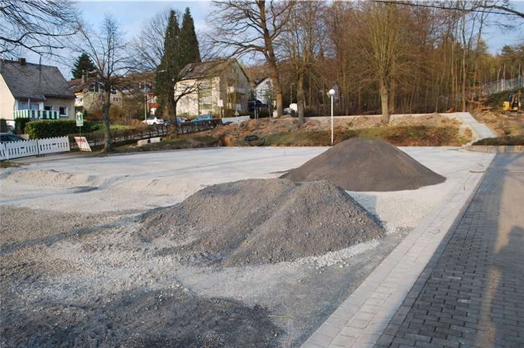 Der Vorplatz wird befestigt.