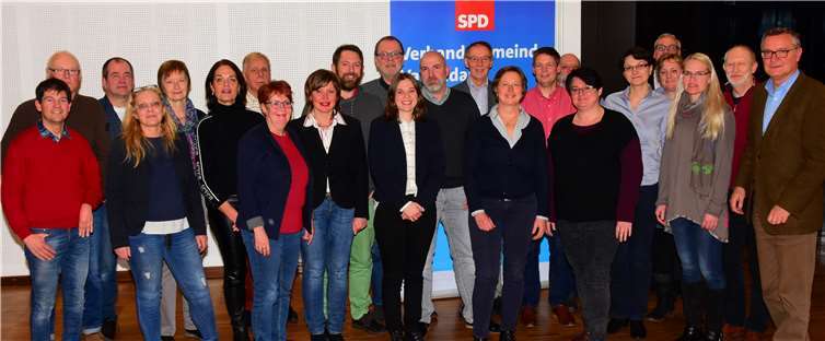 Der Vorsitzende Bernd Schemmer (rechts) mit den gewählten Kandidaten der SPD für die Wahl zum Verbandsgemeinderat am 26. Mai.privat