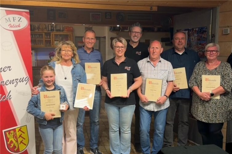 Der Vorsitzende Carsten von der Lippe bedankte sich im Namen des MFZ Irlich bei den geehrten Mitgliedern.