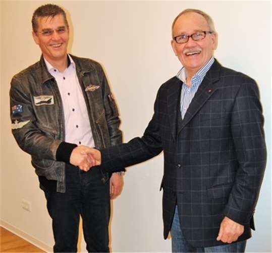 Der Vorsitzende Hajo Reif (r.) begrüßt Ralf Marschall als neues Vorstandsmitglied für Presse- und Öffentlichkeitsarbeit.  CDU St. Sebastian