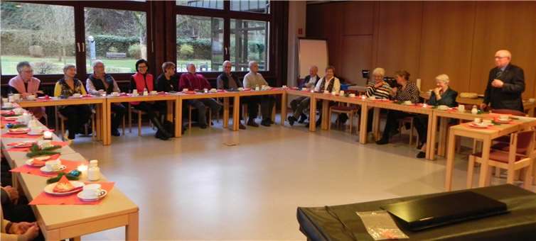 Der Vorsitzende Heinz Münz begrüßt die Gäste im Saal der Marienau. Fotos: privat