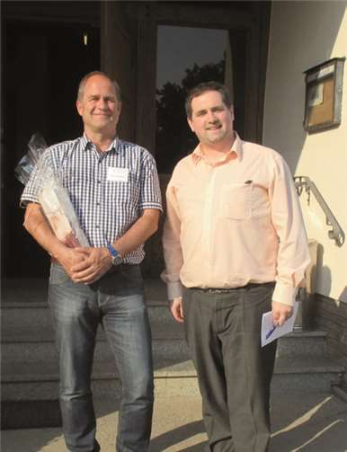 Der Vorsitzende Ingo Dominik mit Herrn Berg Dohr