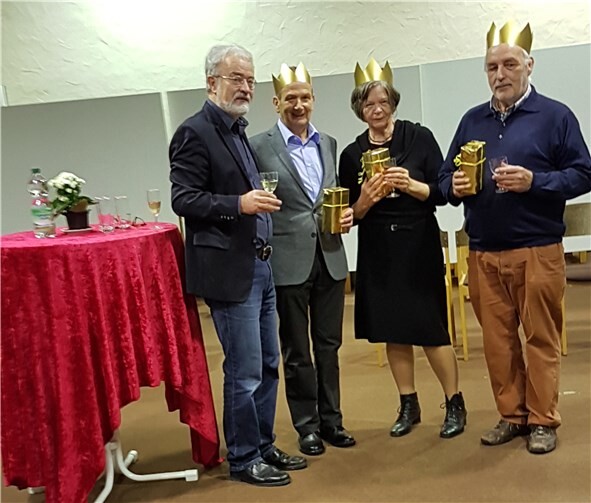 Der Vorsitzende Thomas Hirsch gratuliert (v.l.), Martin Klauck Helga Stein und Werner Ehlscheid.
