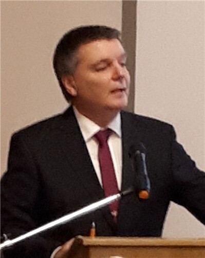 Der Vorsitzende Werner Schumacher begrüßt die Gäste.