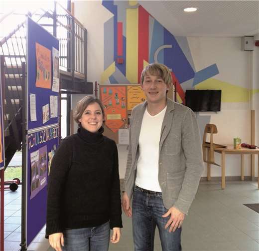 Der Vorsitzende der Andernacher SPD, Marc Ruland, mit Schulleiterin Daniela Dockendorff.privat