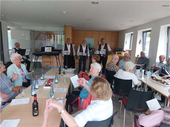 Der Vorsitzende der Hellenbacher Jonge begrüßte alle Gäste.  Foto: privat