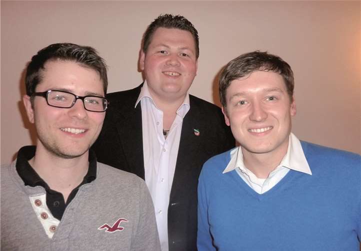 Der Vorsitzende der Jungen Union in der Verbandsgemeinde Unkel, Stefan Schmitz (r.), sein Stellvertreter Florens Mayer (l.) mit dem Rheinbreitbacher Bürgermeister-Kandidaten Andreas Nagel. privat
