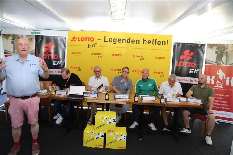 Der Vorsitzende der Koblenzer Schängel Kultur Dirk Crecelius begrüßte zur Pressekonferenz.