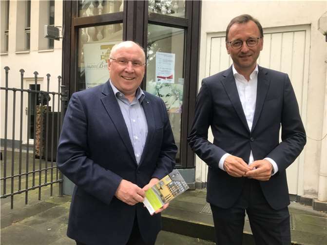 Der Vorsitzende des CDU-Ortsverbandes Ehrenbreitstein, Manfred Diehl, erörterte dem Abgeordneten bei einem Rundgang durch den Stadtteil die aktuellen Themen, die für ihn und die CDU von großer Bedeutung sind.
