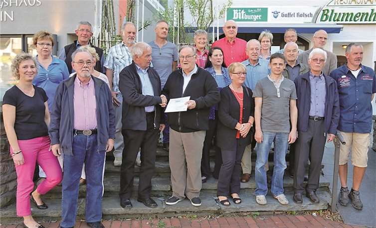 Der Vorsitzende des DRK Ortsvereins Meckenheim, Johannes Vennebusch bedankte sich bei den aktiven und langjährigen Blutspendern.StF