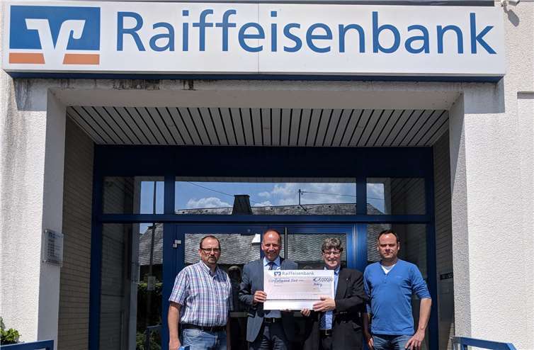 Raiffeisenbank stellt 1000 Euro zur Verfügung