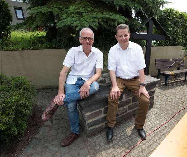 Der Vorsitzende des Heimatvereins, Oliver Neft, und sein Stellvertreter Friedrich Oettler organisieren mit Helfern das alljährliche Brunnenfest.