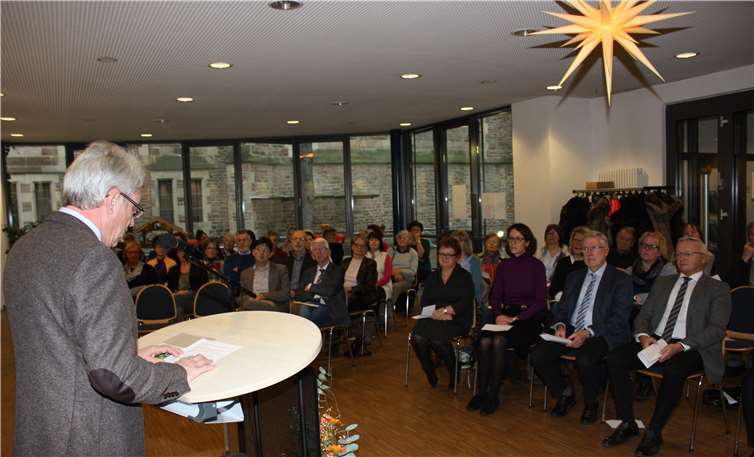 Der Vorsitzende des Hospizvereins, Hans-Peter Knossalla, dankte den Ehrenamtlichen für ihr Engagement in der Sterbe- und Trauerbegleitung.Hospizverein