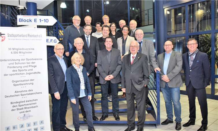 Der Vorsitzende des Stadtspotverbands, Karl-Heinz Carle, begrüßte die geladenen Gäste aus Politik und Vereinen im Foyer des Gründer- und Technologie-Zentrums in Rheinbach.Foto: EICH