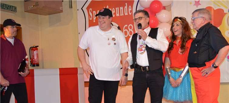 Der Vorsitzende des Trägervereins Willi Engel, Sitzungspräsident Sascha Grzenia, Tanja Löhr und Bürgermeister Wolfgang Kröger.AB