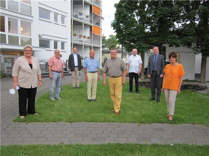 Der Vorsitzende des Vereins, Friedel Sauerborn, konnte an diesem Abend 26 Mitglieder begrüßen, unter ihnen die Geschäftsführerin der St. Nikolaus Stiftshospital GmbH, Cornelia Kaltenborn und der Vorsitzende der Hospizbewegung Bernhard Ickenroth.Foto: privat