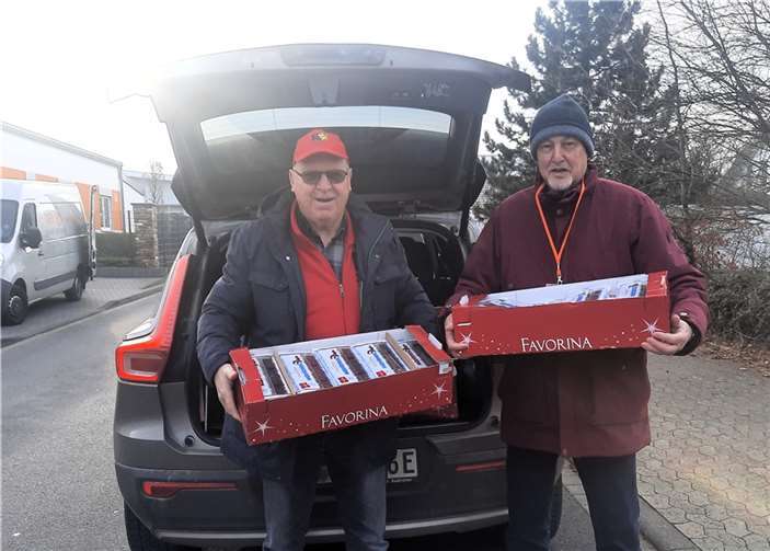 Der Vorsitzende des Vereins „Rheinbach Hilft“, Alfred Eich, überraschte die Tafel mit einer großzügigen Spende an Süßigkeiten, finanziert aus Spendengeldern des Vereins. Foto: privat