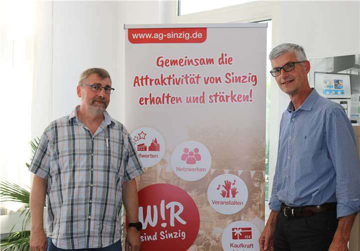 Der Vorsitzender Reiner Friedsam (r.) begrüßte Reiner Stutz von RS Computer als neues Mitglied bei der Aktivgemeinschaft.Foto: FRIEDSAM. Werbeagentur