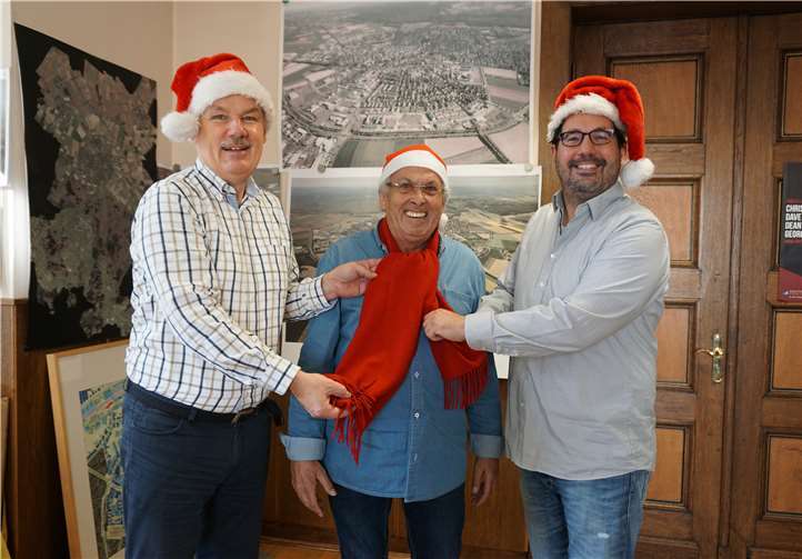 Der Vorsitzender des Gewerbevereins, Oliver Wolf und Bürgermeister Stefan Raetz präsentierten zusammen mit Erich Marschall das Programm des Weihnachtsmarktes.EICH