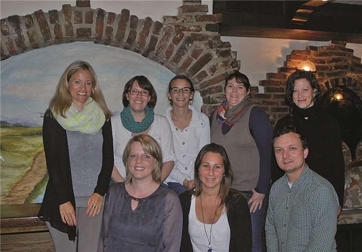 Der Vorstand 2014/2015 (hinten von links): Barbara Wolbeck, Dorothea Eicks-Wißkirchen (Vorsitzende), Katharina Prior, Marion Faust und Sylvia Paetzold-Siewert. Vorn von links: Jasmin Heubes (stellvertretende Vorsitzende), Alexandra Glinski und Sven Eifrig.privat