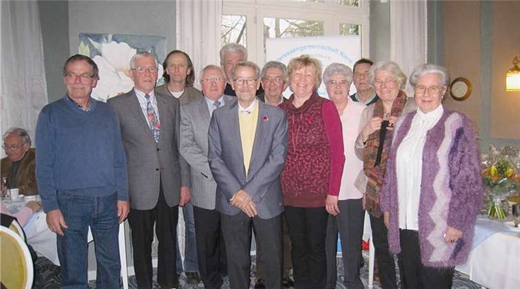 Der Vorstand, Ehrenmitglied und Vorsitzender Willi Bach 6. v. l. Privat