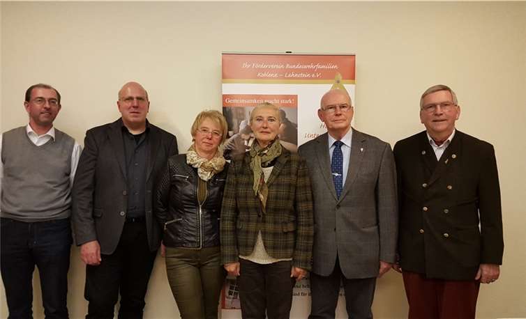 Der Vorstand: LRDir Michael Tiede (erster Beisitzer), OStFw Klaus Schmidt (Geschäftsführer), Frau Rosi Olf (Schatzmeisterin), Stadträtin Monika Sauer (Vorsitzende), GenMaj a.D. Ernst Lutz (Kassenprüfer), OTL a.D. Jobst Schulze-Büttger (stellvertretender. Vorsitzender). privat