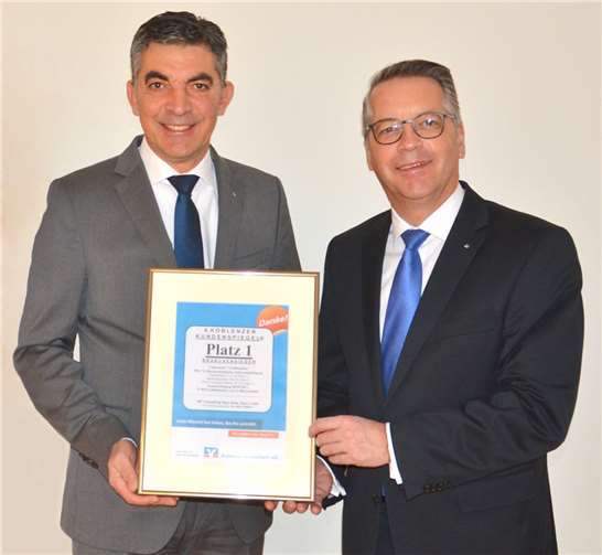 Der Vorstand, Stephan Breser (r.) und Walter Müller (l.), freut sich über die Auszeichnung.Privat