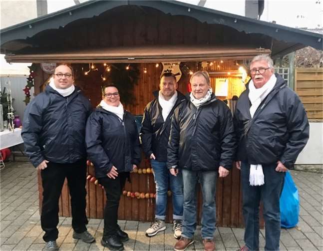 Der Vorstand der 1. KG Merl, von links nach rechts: Torsten Ziebek (2. Kassierer), Annett Borell du Vernay (1. Kassiererin), Jan Dobrig (stellvertretender Vorsitzender), Harry Dobrig (1. Vorsitzender) und Ralf Welter (Schriftführer).  Foto: 1. KG Merl